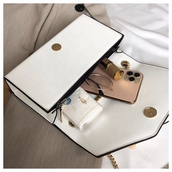 NWT White Gun Novelty Crossbody Purse 🔫 - Picture 4 of 6